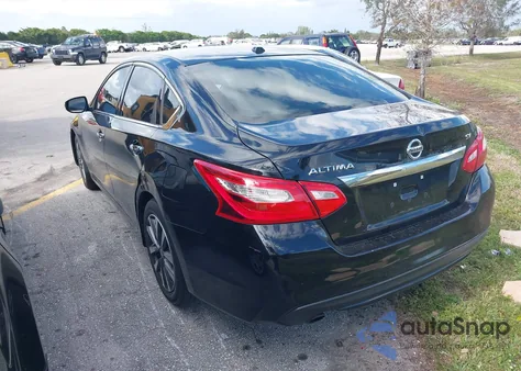 2017 Nissan Altima 2.5 Sv z USA, uszkodzony, nr VIN 1N4AL3AP8HC196326